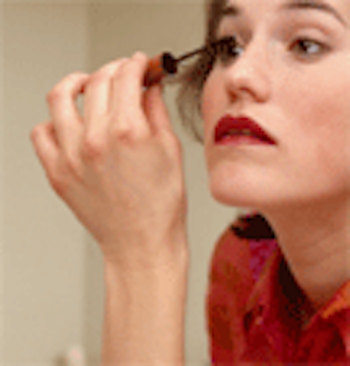 CT.com_putting_on_mascara