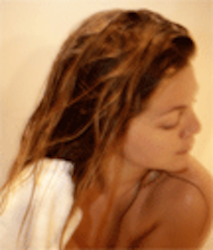 CT.com_washingHair