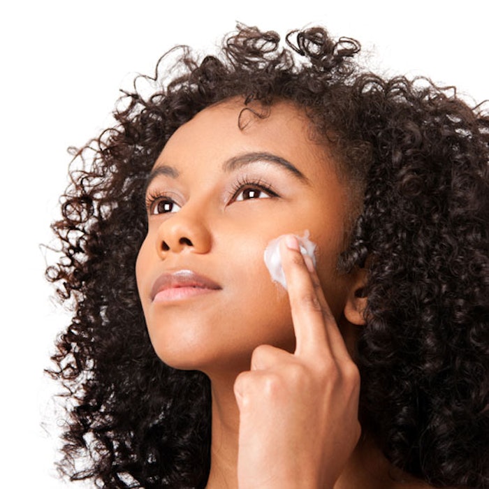 AA_Applying_Anti-aging-Crea