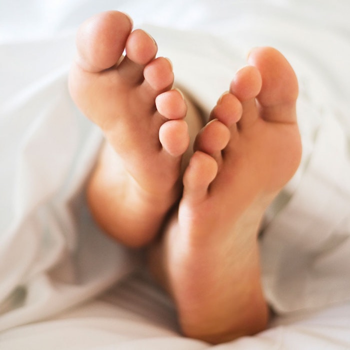Feet-crossed-850