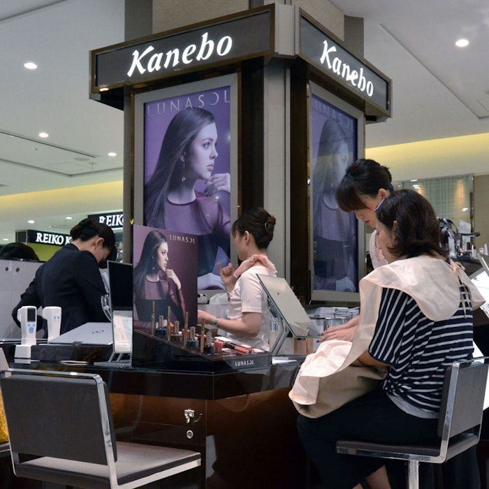To go with Japan-Asia-company-Kanebo-brand-recall,FOCUS by Kyoko HASEGAWA In this picture taken on September 14, 2013 Japanese cosmetics company Kanebo employees attend to a customer in Tokyo. Japanese cosmetics giant Kanebo faces a tough battle repairing its brand image with consumer confidence at 'rock bottom' after its products left ugly blotches on customers' faces, observers say. AFP PHOTO / Yoshikazu TSUNO
