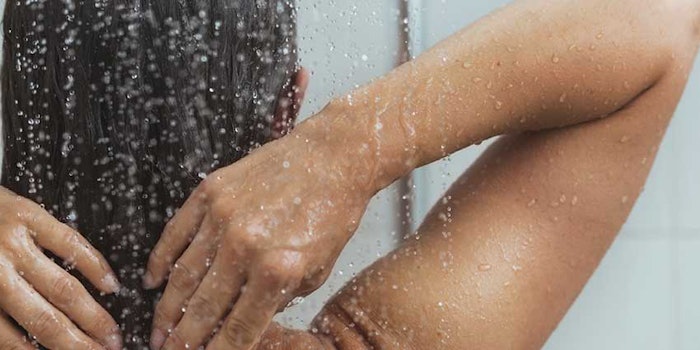 WomanShowering_850x425