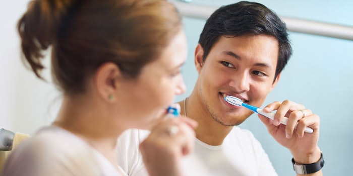 CoupleBrushTeeth850x425