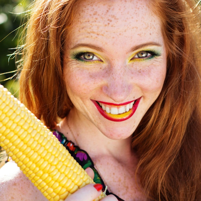 RedheadHoldingCorn850