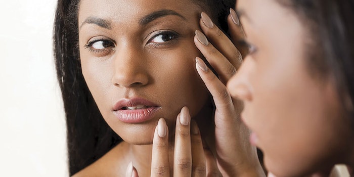 ExaminingFaceBlackWoman850x425