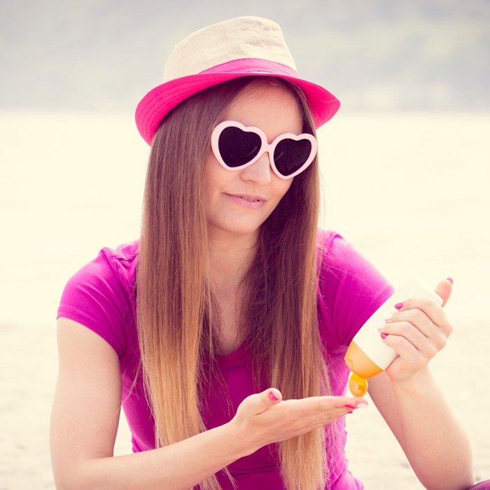 GirlHatSunglasses850