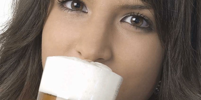 WomanDrinkingBeer850x425