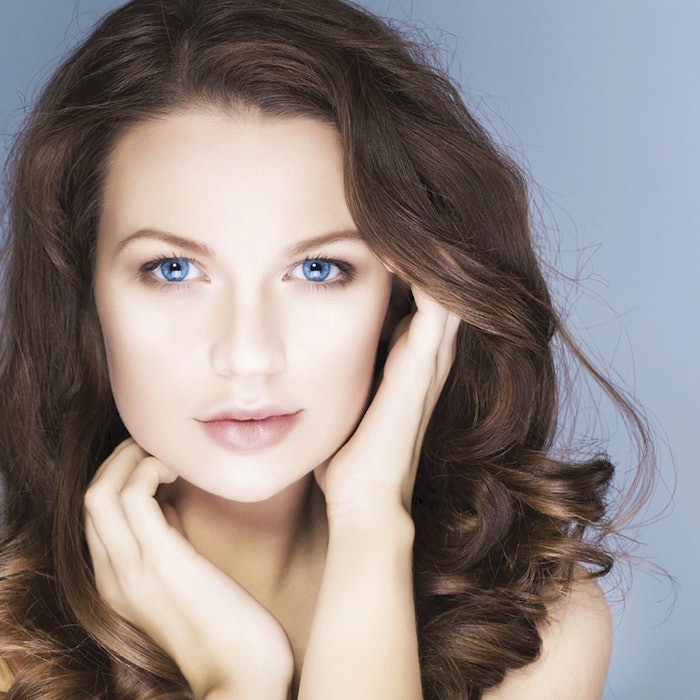 WomanFairSkinSerious850