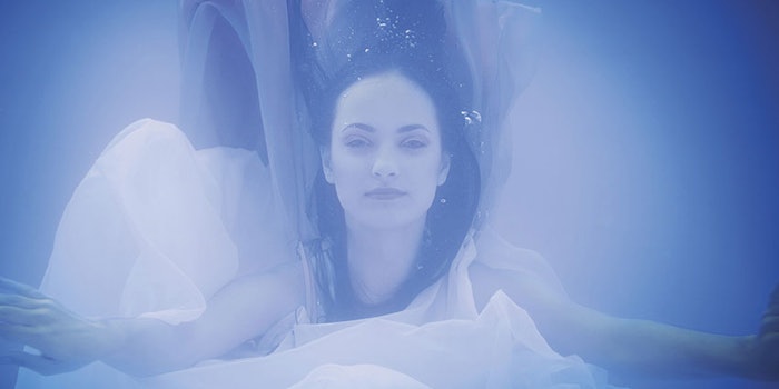 WomanUnderwaterBeauty850x425