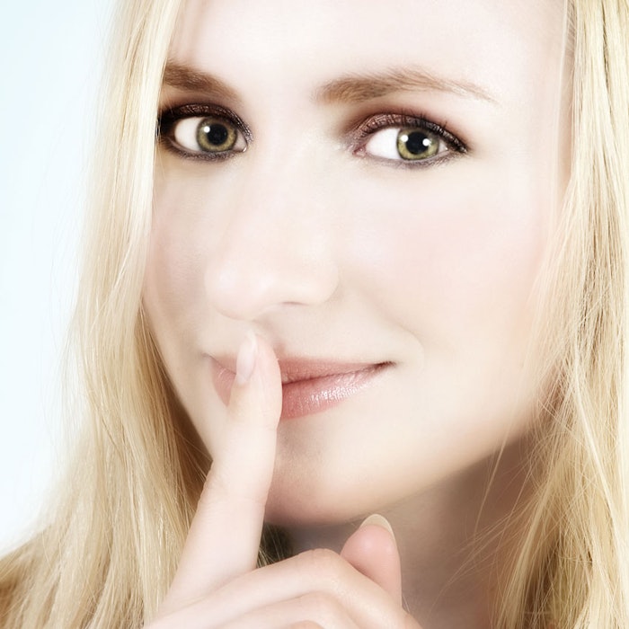BlondeWomanSecret850