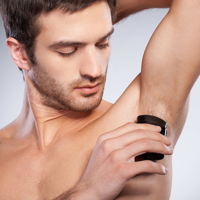 ManApplyingDeodorant850