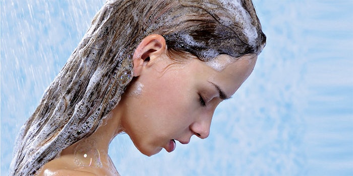 WomanShowering850x425