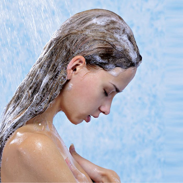 WomanShowering850