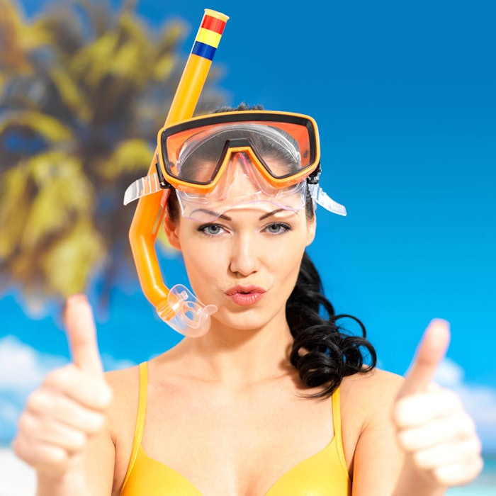 WomanSnorkelThumbsup850