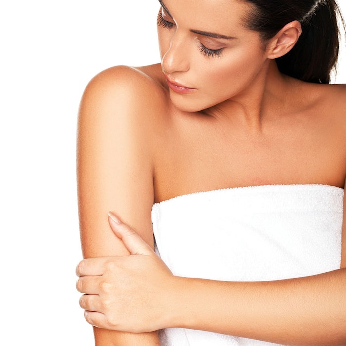 WomanTouchingArm850