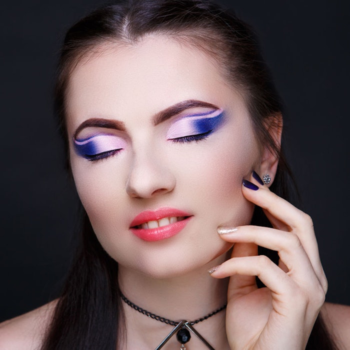 WomanMatteMakeup850