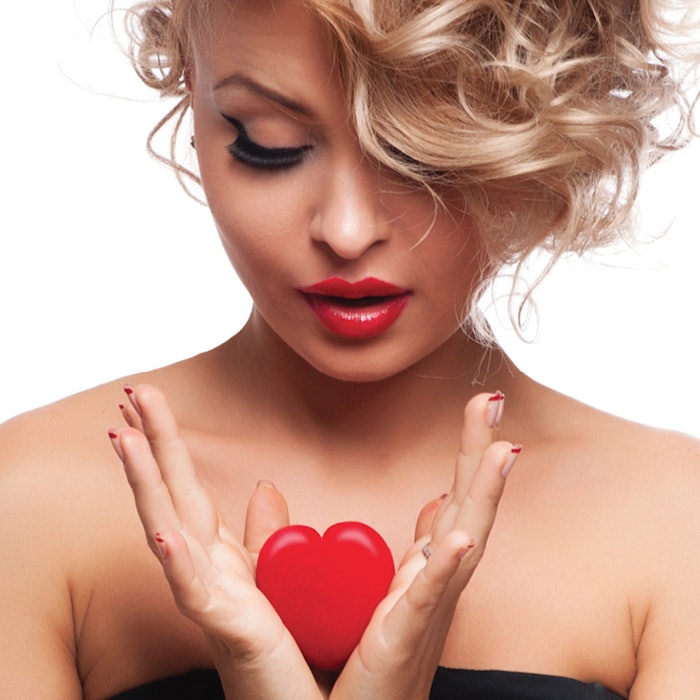 Womanholdingheart850
