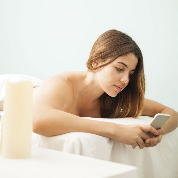 WomanMassageSmartPhone850