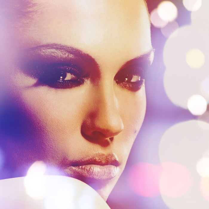 WomanSpheresofLight850