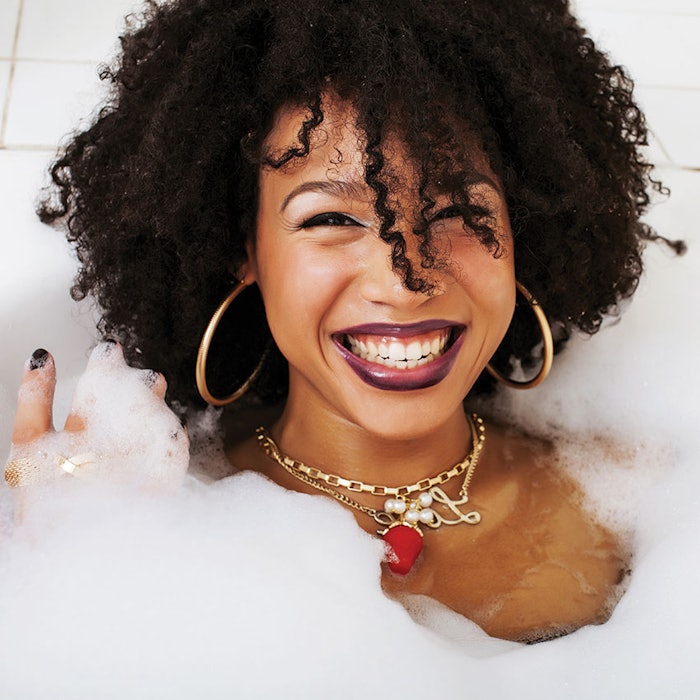 WomaninBubbleBath_850
