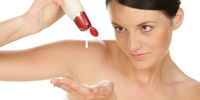 PourLotioninHand850x425