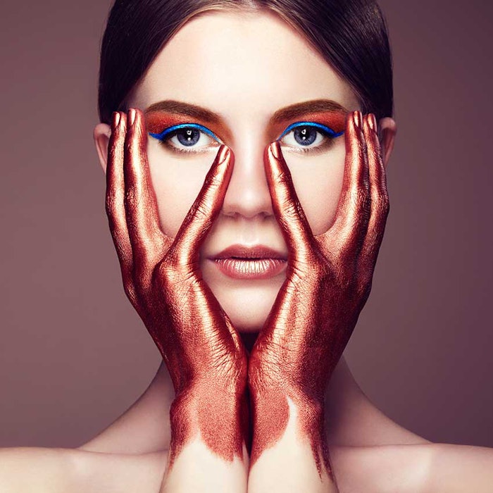 metallichandswoman_850