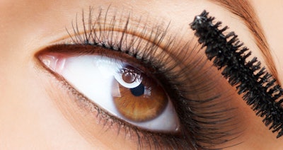 L.A.S.H.™ Complex is a naturally derived blend of extracts proven to soothe the eye area. This ophthalmologist-developed and -tested complex is designed to target the unique anatomy and function of the lashes and eyelid skin to optimize their health.