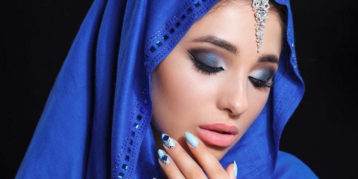 BeautyIndianWomanBlueHijab850x425