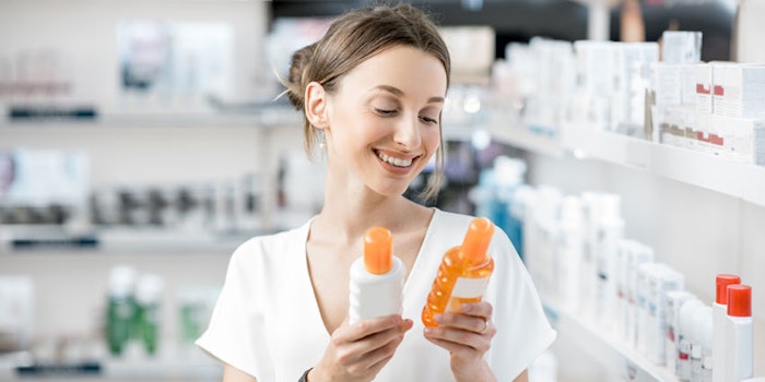 WomanShoppingSkinCare850x425