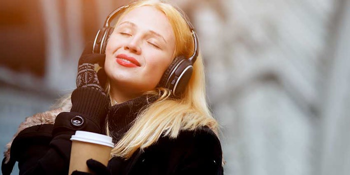 blondewomanheadphonescoffee_425