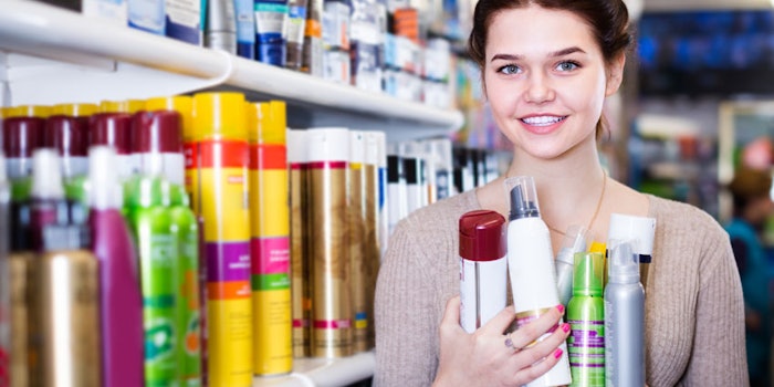 WomanManyHairProducts850x425