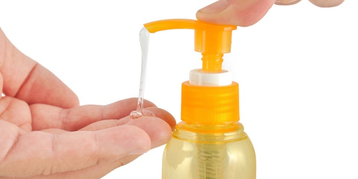 HandsPumpingShampoo850x425