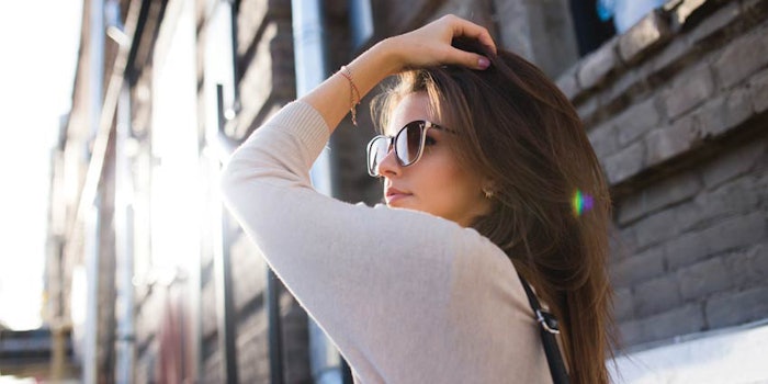 WomanSunlightSunglasses850x425