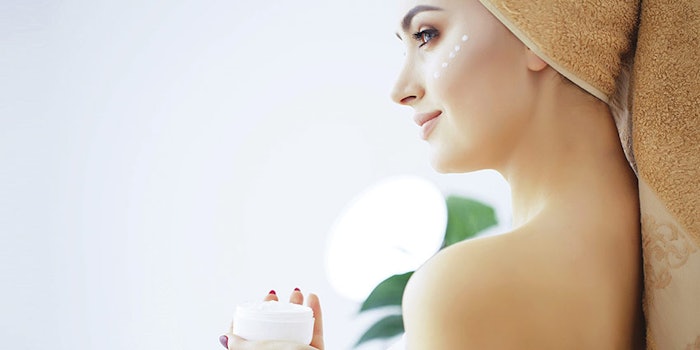 WomanwithCreaminTowel850x425