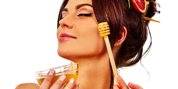 WomanHoneyFaceFruitHair850x425