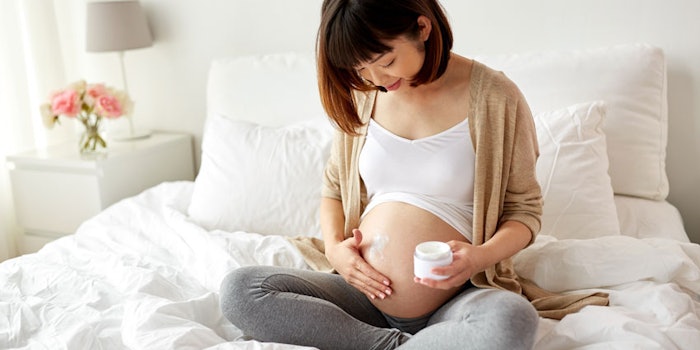 WomanApplyingStretchCreamBelly850x425