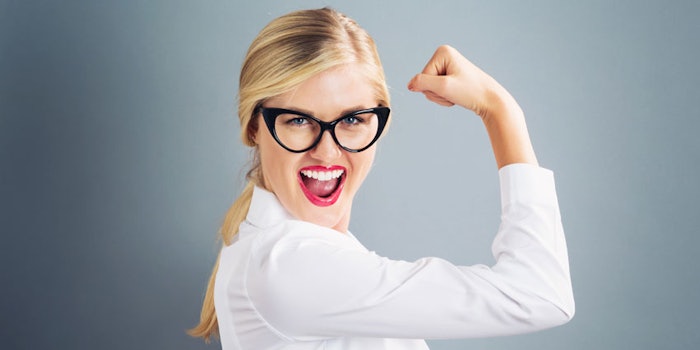 BlondeWomanGlassesWin850x425