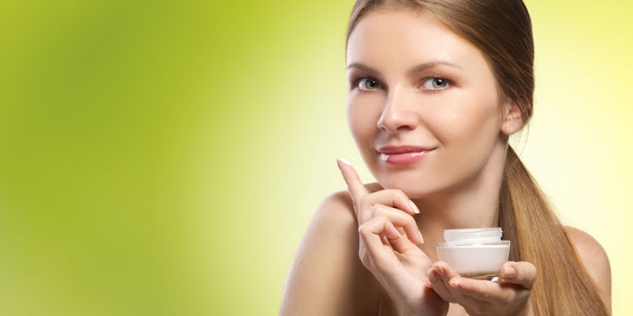WomanGreenBackgroundCream850x425