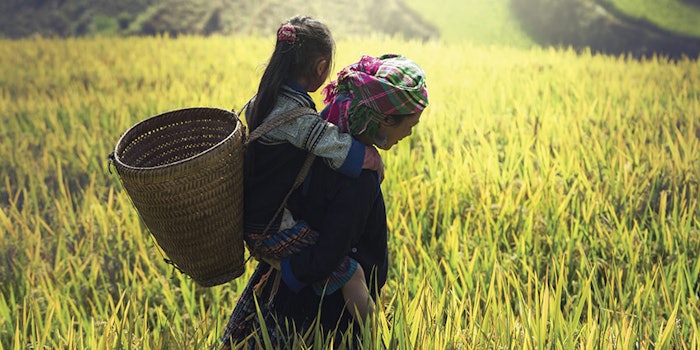 WomanFieldChildFarmer850x425