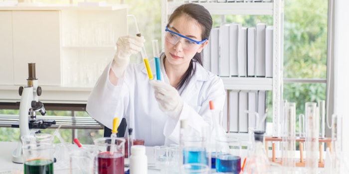 WomanChemistryTesting850x425