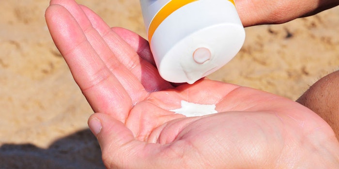 SunscreeninHand850x425