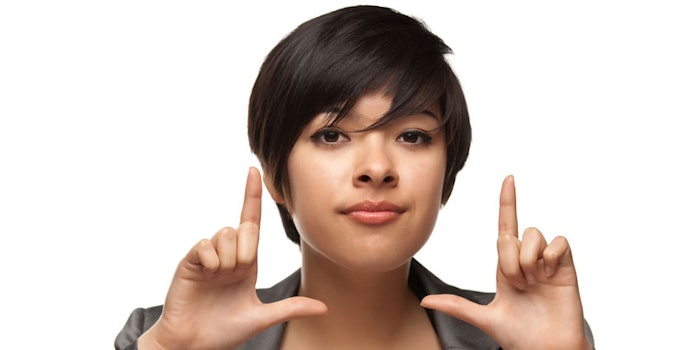 WomanFramingFaceFingers850x425