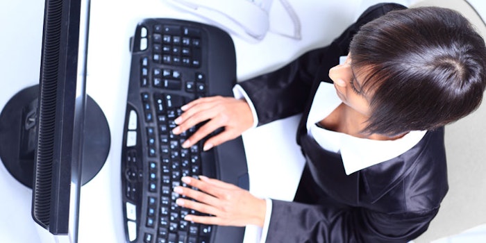 WomanTypingatComputer850X425
