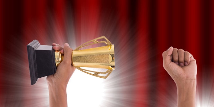 Trophyinhand850x425