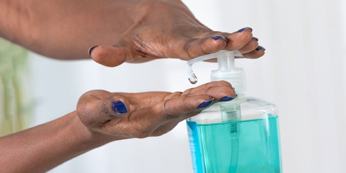 WomanHandsSanitizerPump850x425