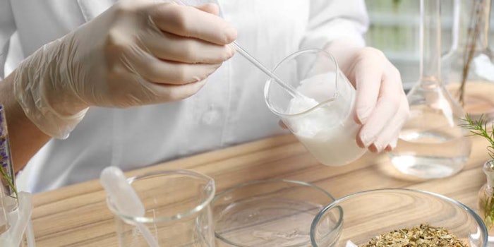ChemistLabBeakerMixNatural850x425