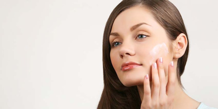 WomanLotiononFace850x425