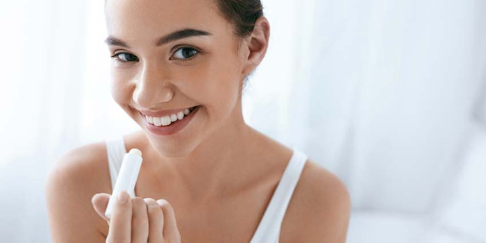 WomanWithClearLipBalmSmiling_850x425