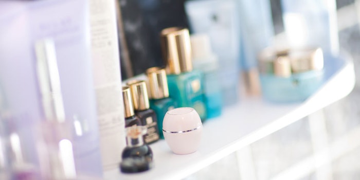 CosmeticProductsLineupShelf_850x425