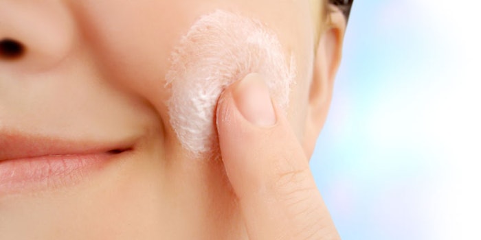 WomanLotionFaceCloseup_850x425
